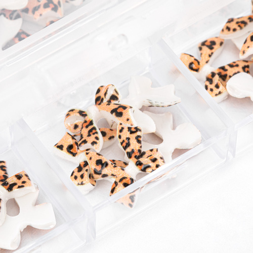 Kasetka z ozdobami kokardki 3D Molly Nails panterka 45 sztuk