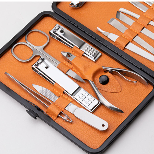 Zestaw 15 akcesoriów kosmetycznych do manicure, pedicure i zabiegów na twarz w czarno - brązowym etui - CC045