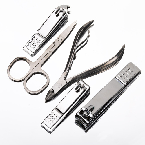 Zestaw 15 akcesoriów kosmetycznych do manicure, pedicure i zabiegów na twarz w czarno - brązowym etui - CC045