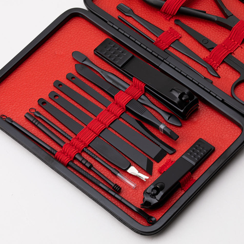 Zestaw 18 akcesoriów kosmetycznych do manicure, pedicure i zabiegów na twarz w czarno - czerwonym etui - CC046