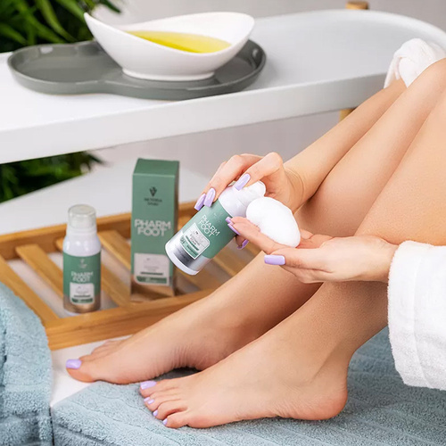 Kojąca pianka z oliwą ozonowaną i ziołami Victoria Vynn Pharm Foot reLIEF MOUSSE 105ml