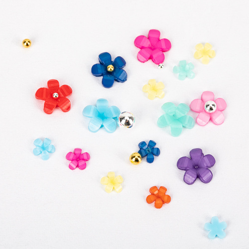 Kasetka z ozdobami akrylowe kwiatki Molly Nails mix kolorów Nr 2 ok. 300 sztuk