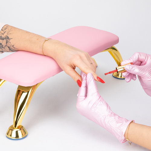 Podpórka do manicure na złotych nóżkach AlleLac różowa