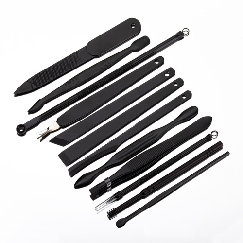 Zestaw 18 akcesoriów kosmetycznych do manicure, pedicure i zabiegów na twarz w czarno - czerwonym etui - CC046