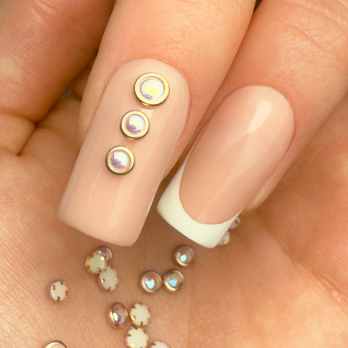 Ozdoby do paznokci karuzela z ozdobami perły perełki Molly Nails złote ok.150 sztuk