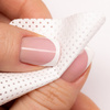 Waciki bezpyłowe perforowane do paznokci Molly Nails białe 5x5 cm 200 szt