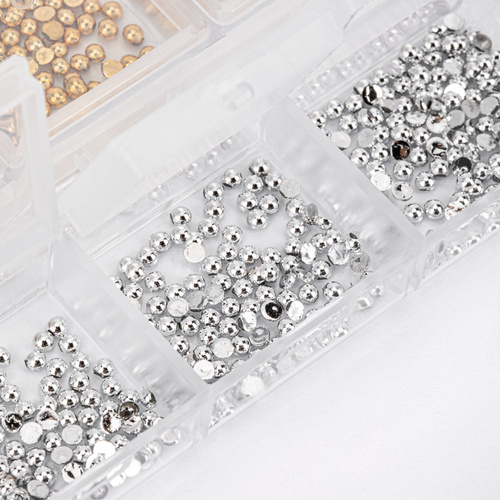 Kasetka z ozdobami ćwieki mix kolorów