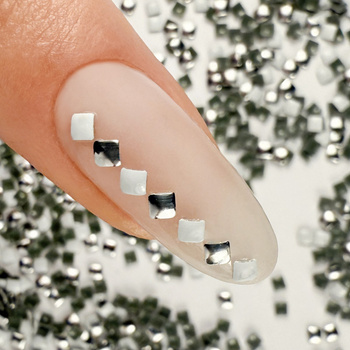 ShinePins gładkie ćwieki błyskotki ozdoby do paznokci kwadratowe mini NTN Premium Nr 10 5g